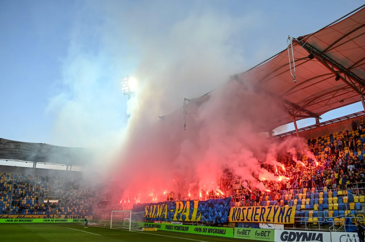 Wiosna w piłkarskiej 1. lidze zapowiada się pasjonująco. Do zdobycia dwa miejsca dające bezpośredni awans do Ekstraklasy oraz jedno na ścieżce dwustopniowych baraży. O awansie marzy oczywiście całkiem pokaźne grono drużyn. W czubie tabeli ścisk, a to gwarantuje emocje na pierwszoligowych boiskach.