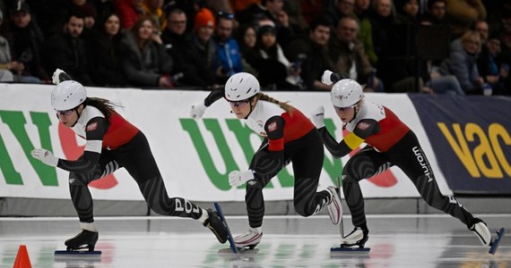 Andżelika Wójcik, Iga Wojtasik i Karolina Bosiek zdobyły brązowy medal w sprincie drużynowym mistrzostw świata w łyżwiarstwie szybkim, które w czwartek rozpoczęły się w kanadyjskim Calgary. Złoty medal wywalczyła Kanada, a srebrny USA.