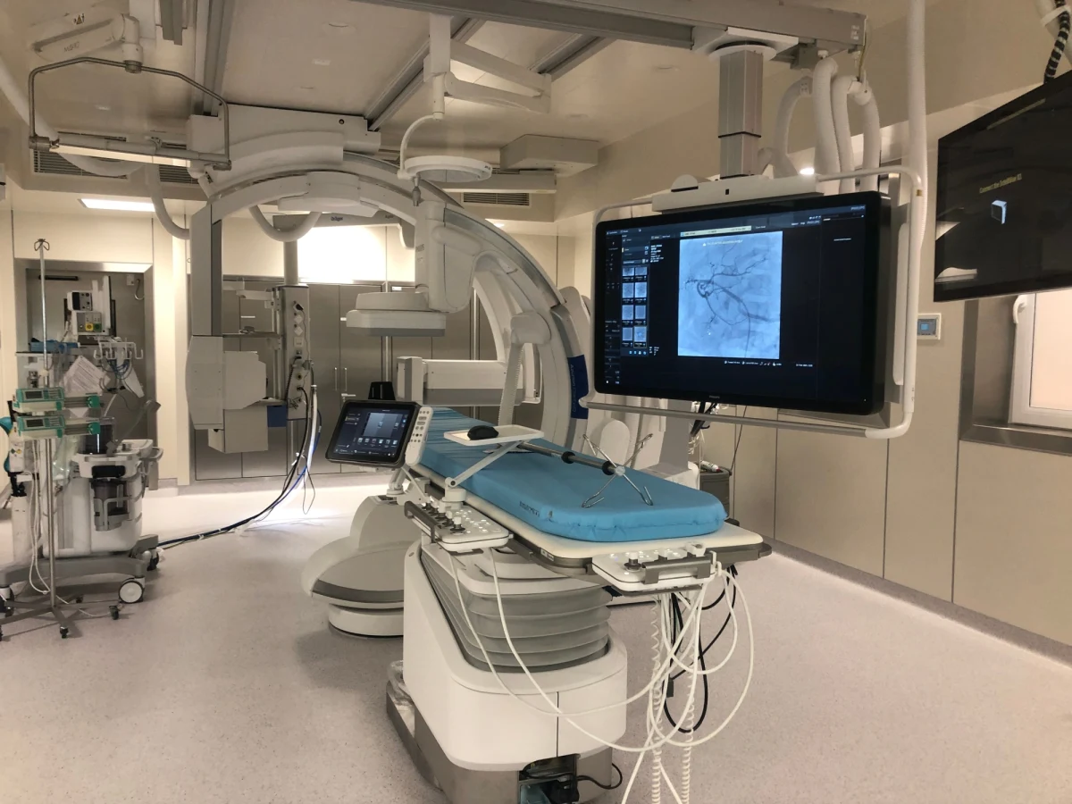 Jeden z najnowocześniejszych w Europie angiokardiografów działa od dzisiaj w Centrum Zdrowia Dziecka w Warszawie. To sprzęt, który pozwala diagnozować i leczyć powikłania m.in. u dzieci po przeszczepach.

