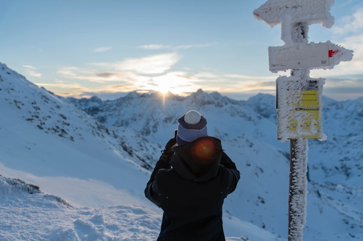 Chcecie sprawdzić swoja wiedzę o zimowej turystyce górskiej i jeszcze wygrać cenne nagrody? Do niedzieli można zgłosić się do ogólnopolskiego turnieju wiedzy o turystyce zimowej organizowanego przez Tatrzański Park Narodowy. Turniej odbywał się będzie w Internecie.  
