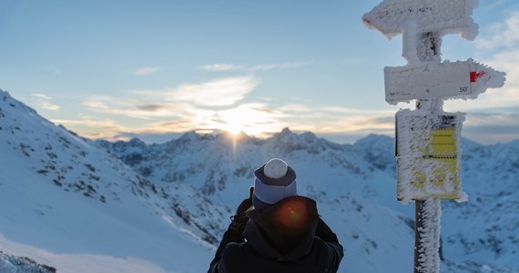 Chcecie sprawdzić swoja wiedzę o zimowej turystyce górskiej i jeszcze wygrać cenne nagrody? Do niedzieli można zgłosić się do ogólnopolskiego turnieju wiedzy o turystyce zimowej organizowanego przez Tatrzański Park Narodowy. Turniej odbywał się będzie w Internecie.  
