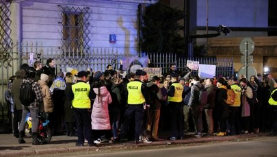 Śmierć Nawalnego. Protesty przed ambasadą i konsulatami Rosji w Polsce