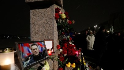 Rosjanie wyszli na ulice po śmierci Nawalnego. Ponad 100 osób zatrzymanych