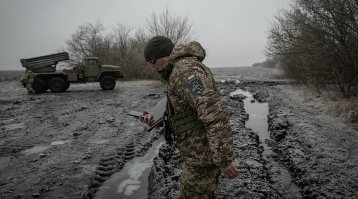"Podjąłem decyzję o wycofaniu naszych jednostek z Awdijiwki i przejściu do obrony na korzystniejszych pozycjach" - poinformował naczelny dowódca Sił Zbrojnych Ukrainy gen. Ołeksandr Syrski. W ten sposób padła ostatnia linia obrony na wschodzie Ukrainy, którą siły Kijowa utrzymywały jeszcze od wojny w 2014 roku.