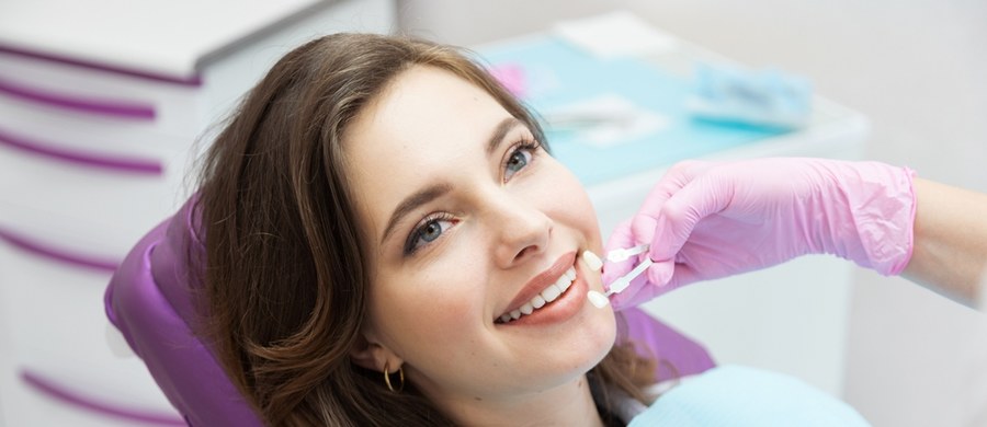 Dotychczasowe badania ekspertów skupiały się na wpływie środków wybielających na szkliwo, które jest zewnętrzną warstwą zębów. Okazuje się jednak, że negatywny wpływ niektórych substancji zawartych w wybielaczach może dotknąć zęby głębiej.