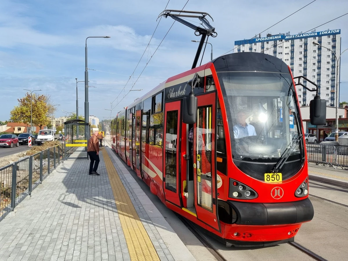 Od poniedziałku, 19 lutego na ulice Dąbrowy Górniczej mają wrócić tramwaje. Od listopada 2021 r. zmodernizowano tam blisko 5-kilometrową trasę.