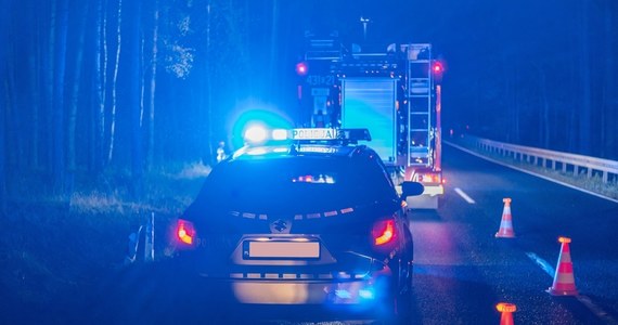 Jedna osoba została ranna w wyniku zderzenia trzech samochodów osobowych na drodze ekspresowej S1 w Dąbrowie Górniczej w Śląskiem. 