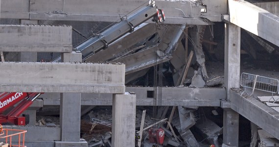 Czterech robotników zginęło, jeden jest poszukiwany, a trzech zostało rannych - to bilans katastrofy na budowie supermarketu we Florencji. Lokalne władze przyznały, że można mówić o pięciu ofiarach, bo nie ma praktycznie szans na odnalezienie żywego robotnika pod zwałami betonu.