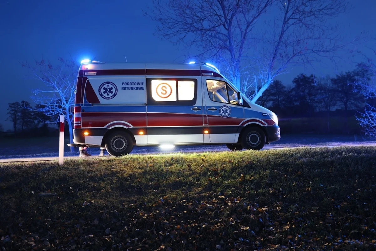 Dwóch chłopców w stanie ciężkim trafiło do szpitala po tym, jak załamał się pod nimi lód na jeziorze Wigry (woj. podlaskie). Nastolatków w wieku 12 i 16 lat z wody wyciągnęli strażacy. Prowadzona była akcja reanimacyjna.