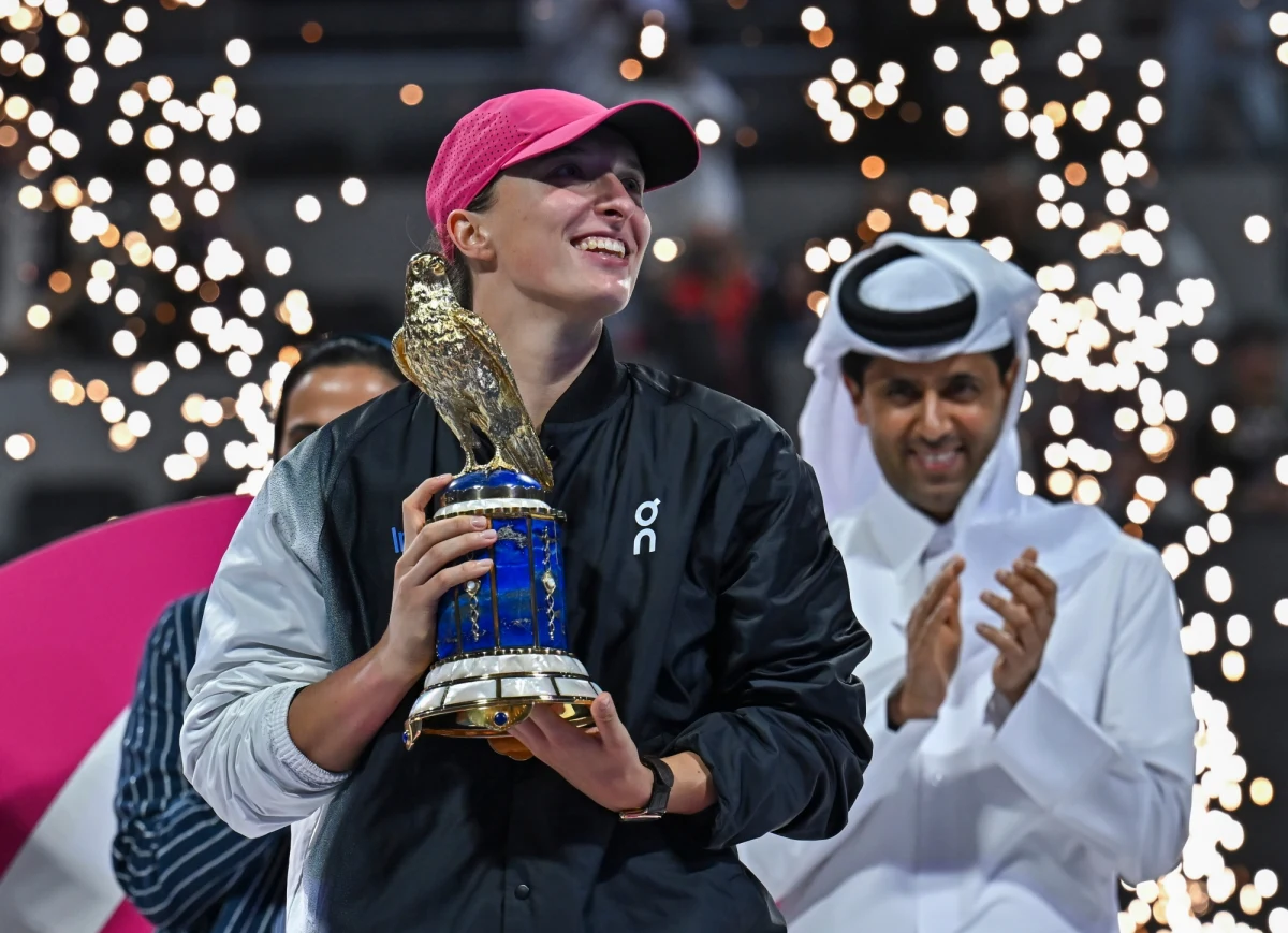 Iga Świątek, która po raz trzeci z rzędu wygrała turniej WTA w Dausze, przyznała, że jest "naprawdę dumna ze swojej postawy". W finale liderka światowego rankingu tenisistek pokonała rozstawioną z numerem trzecim Jelenę Rybakinę z Kazachstanu 7:6 (10-8), 6:2.