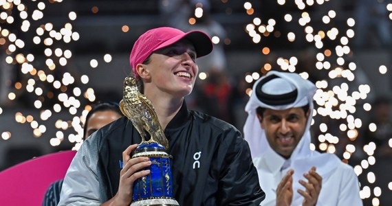 Iga Świątek, która po raz trzeci z rzędu wygrała turniej WTA w Dausze, przyznała, że jest "naprawdę dumna ze swojej postawy". W finale liderka światowego rankingu tenisistek pokonała rozstawioną z numerem trzecim Jelenę Rybakinę z Kazachstanu 7:6 (10-8), 6:2.