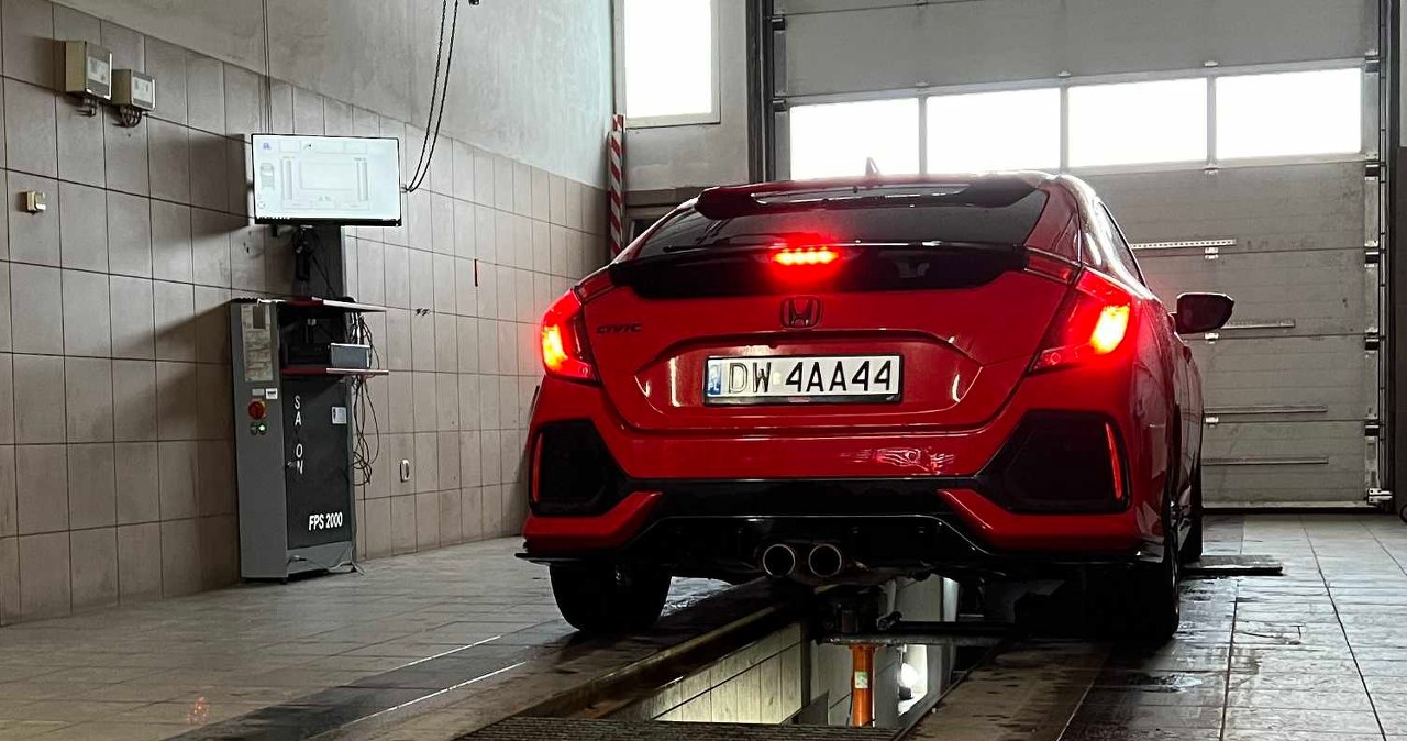 Podbijali przeglądy nie widząc samochodów. Grozi im 10 lat