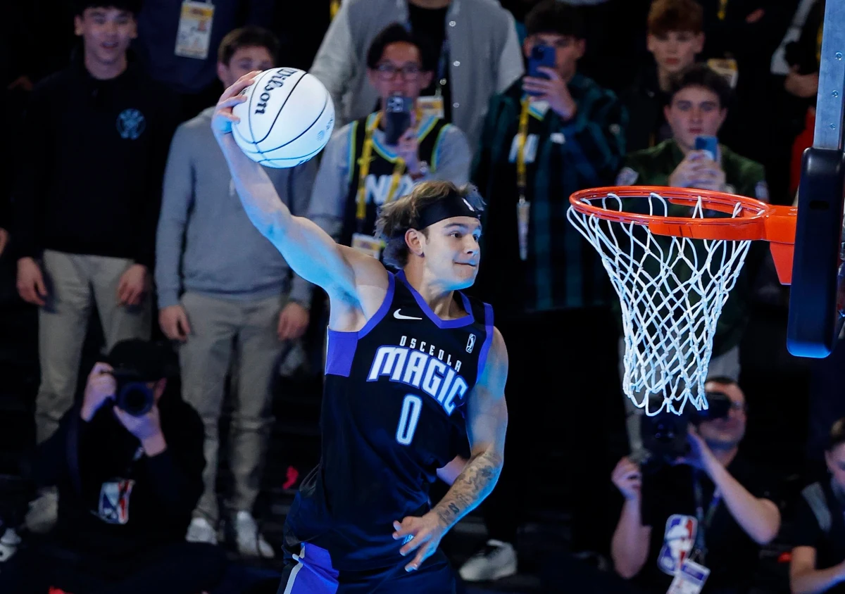 Mierzący 188 cm Mac "Mat" McClung wygrał konkurs wsadów podczas Weekendu Gwiazd NBA w Indianapolis. Niespodziewany zwycięzca sprzed roku w Salt Lake City w sobotę powtórzył ubiegłoroczny sukces. Konkurs rzutów za 3 pkt ponownie wygrał Damian Lillard.