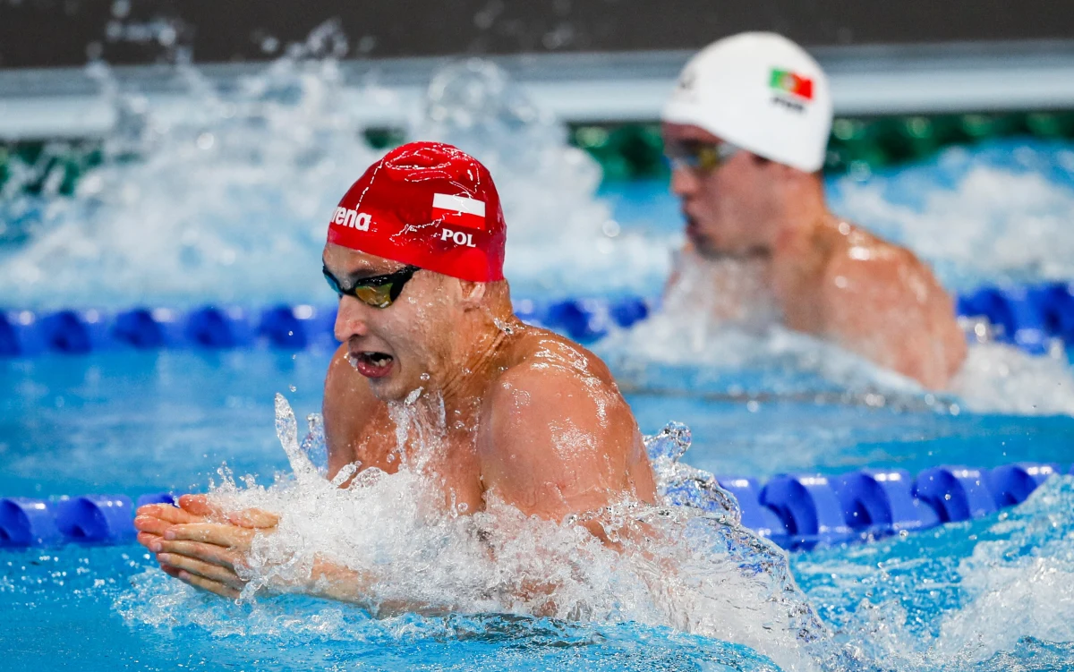 Ksawery Masiuk czasem 24,44 wywalczył w Dausze brązowy medal mistrzostw świata w pływaniu na 50 m stylem grzbietowym. Zwyciężył Australijczyk Isaac Cooper - 24,13, a srebro zdobył Amerykanin Hunter Armstrong - 24,33.