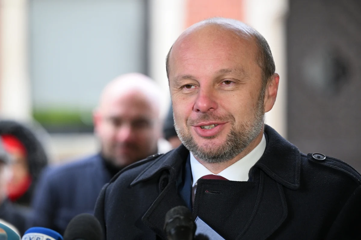 O głosy rzeszowian w wyborach prezydenckich walczyć będzie obecny prezydent miasta Konrad Fijołek. W przedterminowych wyborach w 2021 roku miał poparcie całej opozycji, teraz jest inaczej. PSL zapowiedział wystawienie własnego kandydata, którym będzie prezes tej partii na Podkarpaciu, poseł Adam Dziedzic. PiS postawił na wiceprzewodniczącego Rady Miasta Waldemara Szumnego. Jako kandydat organizacji obywatelskich stratuje ekonomista Jacek Strojny.