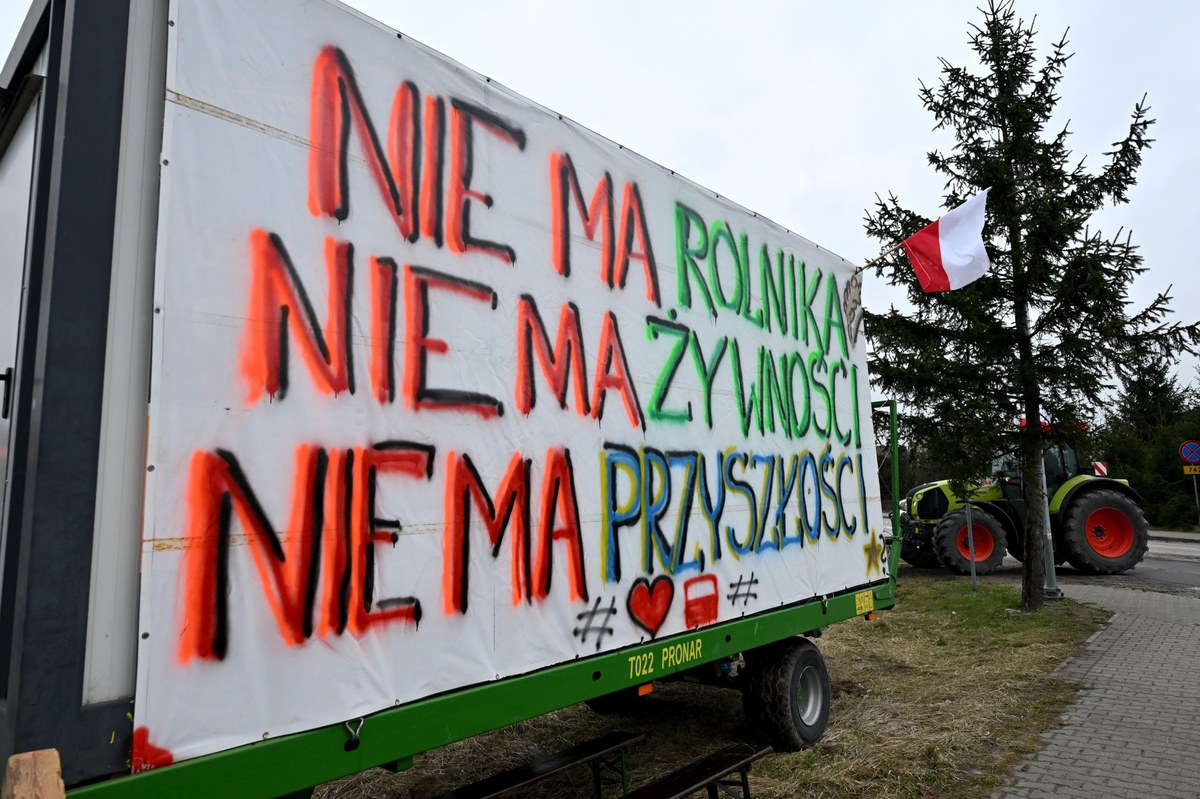 Do stolicy Warmii ma przyjechać we wtorek tysiąc osób i pół tysiąca ciągników. Protest rolników w Olsztynie rozpocznie się o g. 10.00 i ma potrwać dwie doby. Pojazdy rolnicze ustawią się najpierw na alei Warszawskiej - od skrzyżowania z ulicą Tuwima, w kierunku wylotu na Olsztynek. 