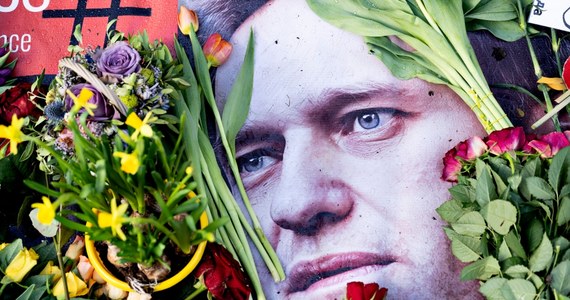 Matka i prawnicy zmarłego Aleksieja Nawalnego usłyszeli, że w ciągu 14 dni zostaną przeprowadzone "badania chemiczne" ciała rosyjskiego opozycjonisty. "Powtórzę, Nawalnego zamordowano, dlatego ukrywa się jego ciało" - napisała na platformie X Kira Jarmysz, rzeczniczka Nawalnego.