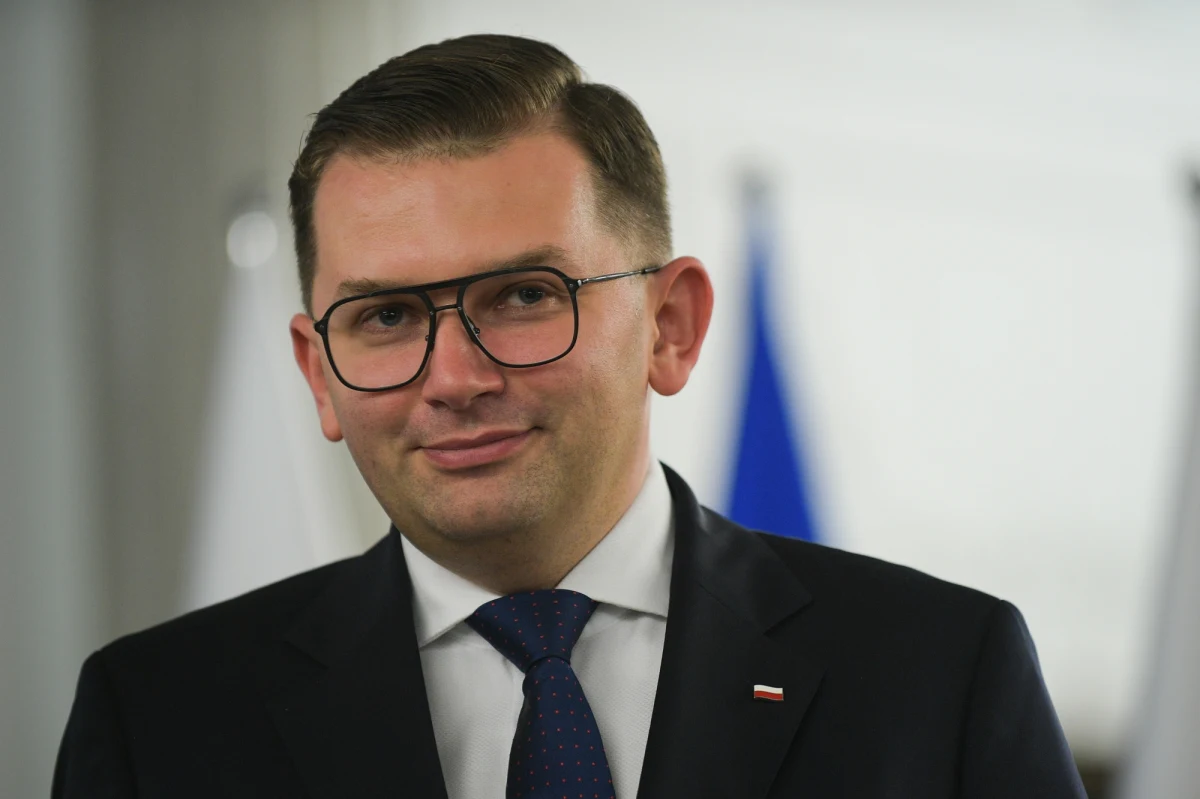 Poseł Prawa i Sprawiedliwości, były wojewoda małopolski Łukasz Kmita będzie kandydatem PiS na prezydenta Krakowa. Potwierdził to we wtorek sam kandydat i zapowiedział, że na początku przyszłego tygodnia odbędzie się oficjalna prezentacja reprezentantów PiS w wyborach samorządowych w Małopolsce.