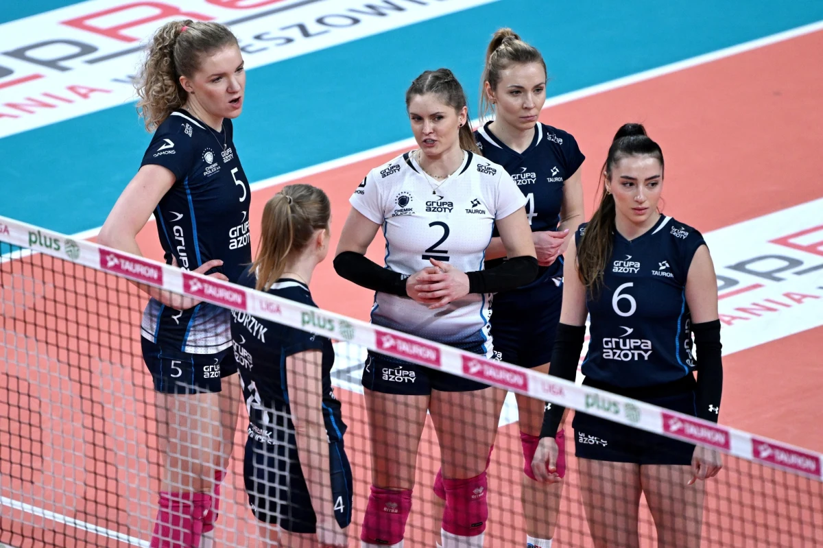 Obrońca trofeum, Grupa Azoty Chemik Polic nie zagra w turnieju finałowym Pucharu Polski siatkarek. W poniedziałkowym ćwierćfinale przegrał on w Rzeszowie z Rysicami 1:3. Turniej finałowy odbędzie się w dniach 16-17 marca w Nysie.