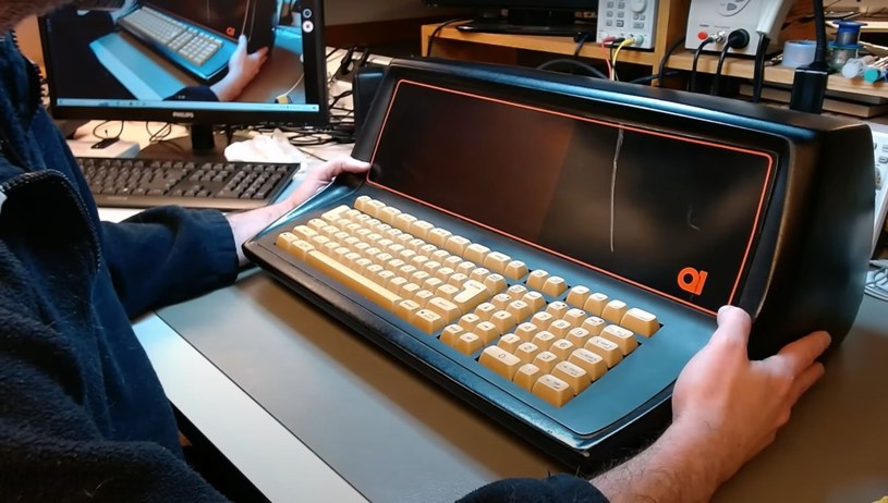 Ekipa sprzątająca Kingston University w Londynie przypadkiem znalazła dwa egzemplarze jednego z pierwszych desktopów w historii, czyli komputera mikroprocesorowego Q1. Ich miejsce jest w muzeum technologii, a nie starych pudłach.