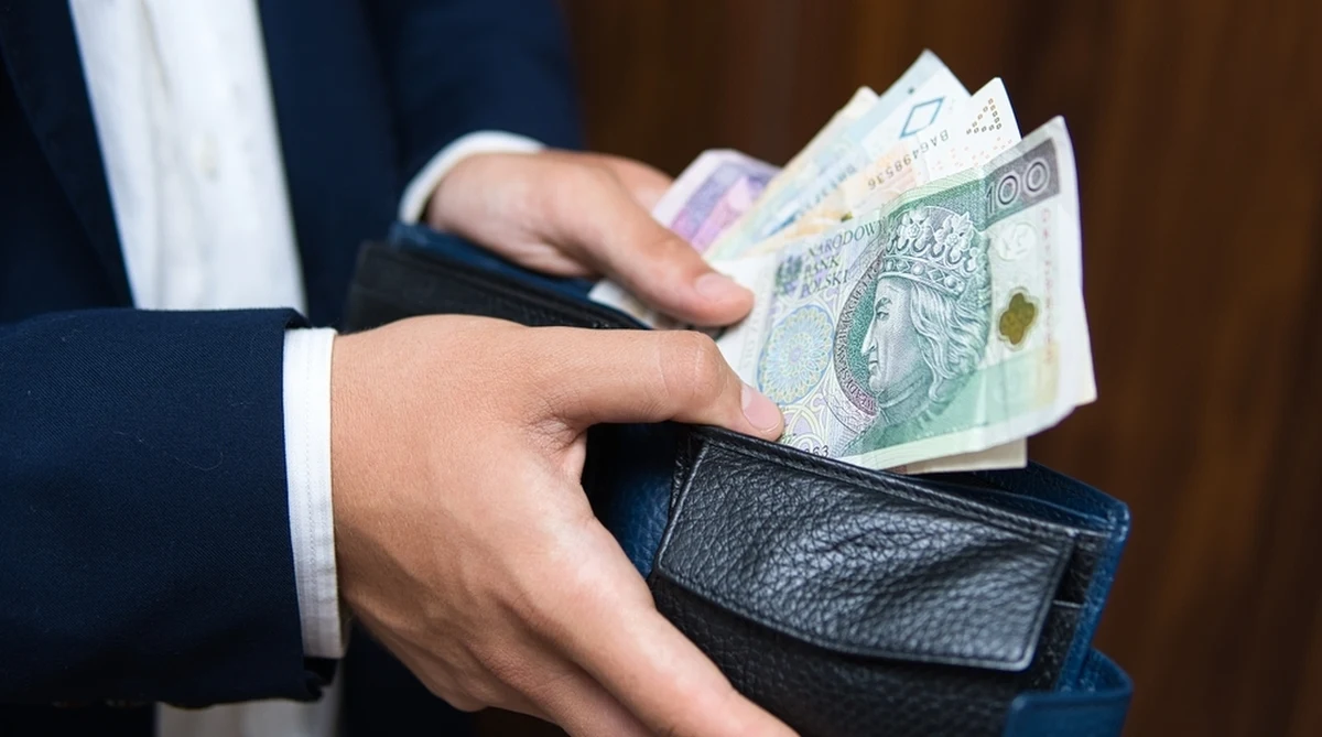 Wynagrodzenia rosną szybciej niż się spodziewano. W styczniu przeciętna pensja w sektorze przedsiębiorstw wyniosła 7 768 zł brutto - podał Główny Urząd Statystyczny. GUS przekazał również najnowsze dane o produkcji przemysłowej.