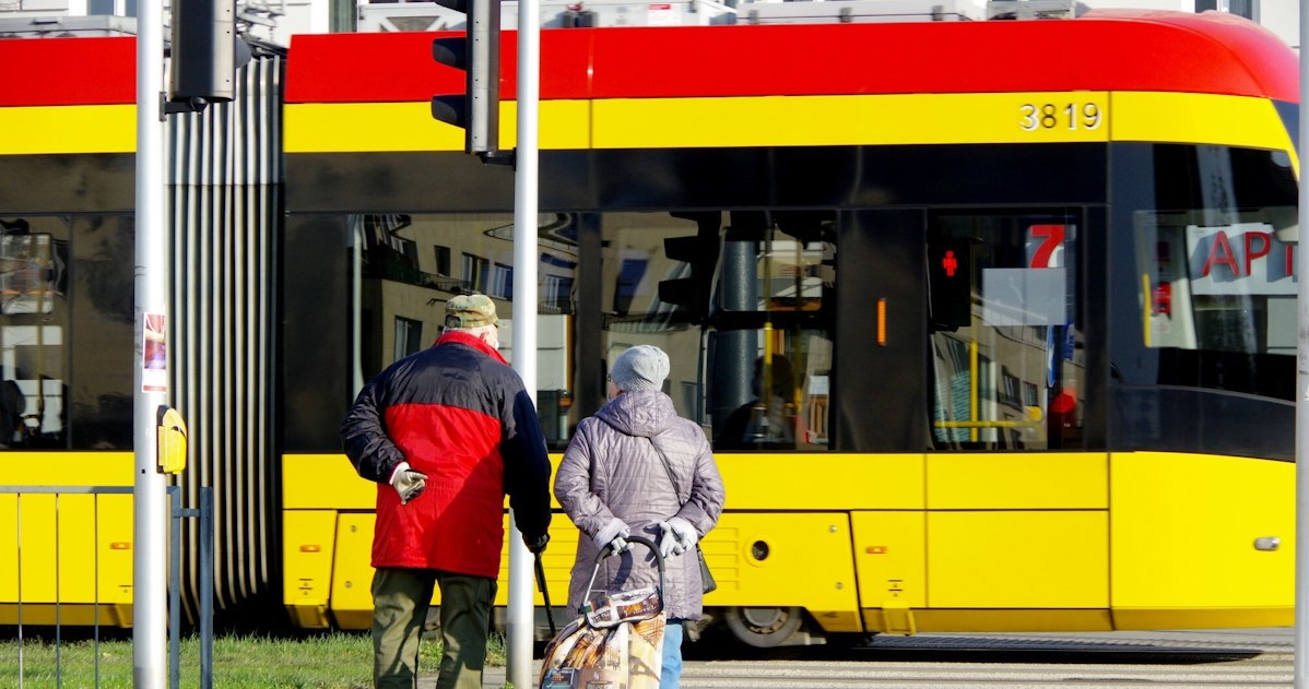 Zbliża, dzień, Wszystkich, Świętych, Polacy, całej, Polsce, tłumnie, wyruszą, cmentarze, uczcić, pamięć, swoich, bliskich, tego, Uniknij korków w dniu Wszystkich Świętych. Ważna ściąga dla kierowców