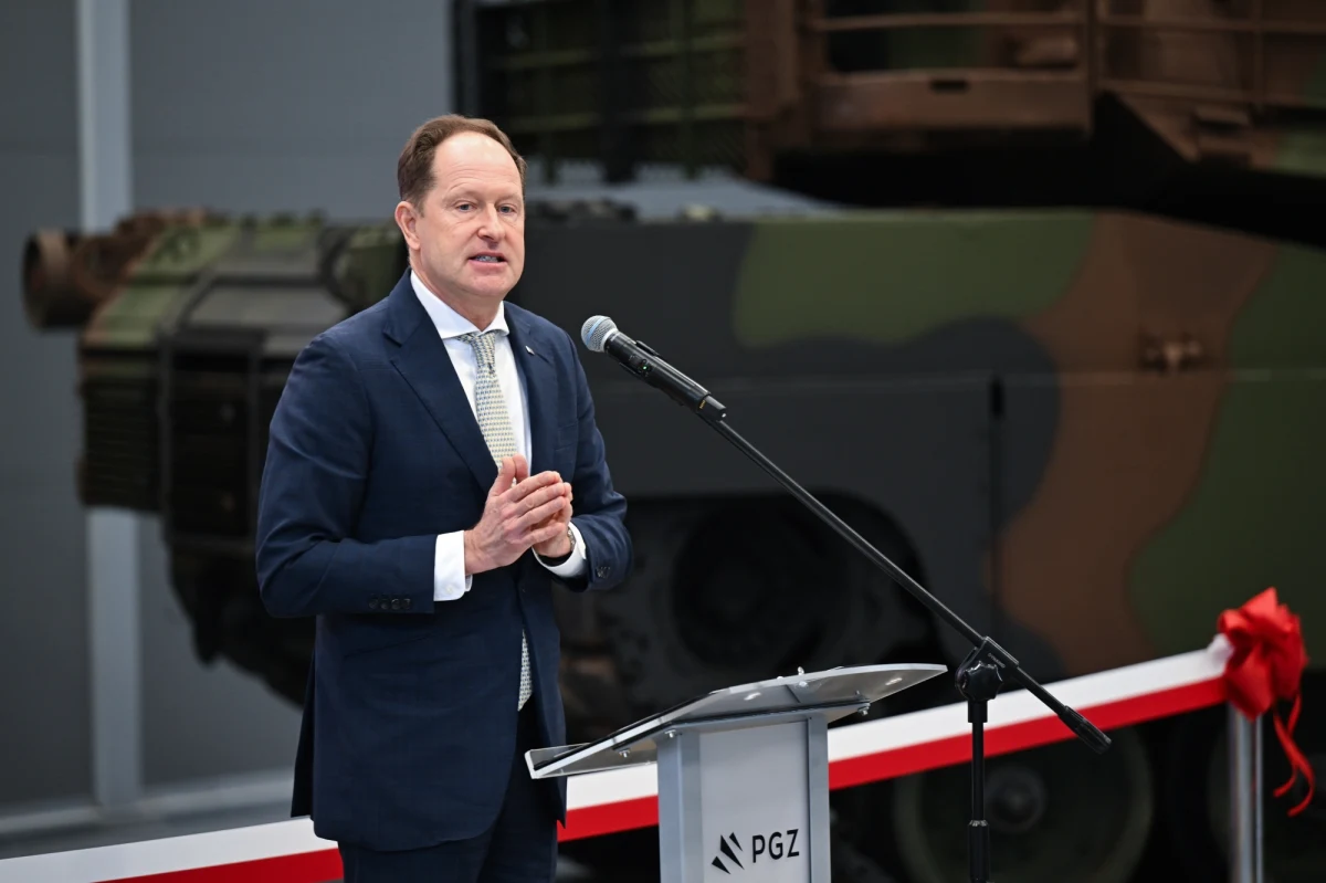 "Stany Zjednoczone są dumne, że mogą współpracować z polską branżą, szczególnie jeśli chodzi o zwiększenie bezpieczeństwa" - powiedział ambasador USA w Polsce Mark Brzezinski. W Wojskowych Zakładach Motoryzacyjnych S.A. w Poznaniu otwarto we wtorek Regionalne Centrum Kompetencyjne czołgów Abrams, gdzie słynne amerykańskie czołgi będą serwisowane i remontowane.