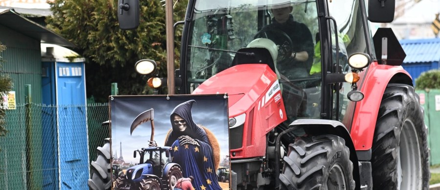 Wtorek był dniem rolniczych protestów. Utrudnienia wystąpiły na trasach krajowych, wojewódzkich, w okolicach autostrad, przejść granicznych z Ukrainą oraz w centrach miast. W tym artykule zebraliśmy dla Was najważniejsze informacje dotyczące strajku rolników.