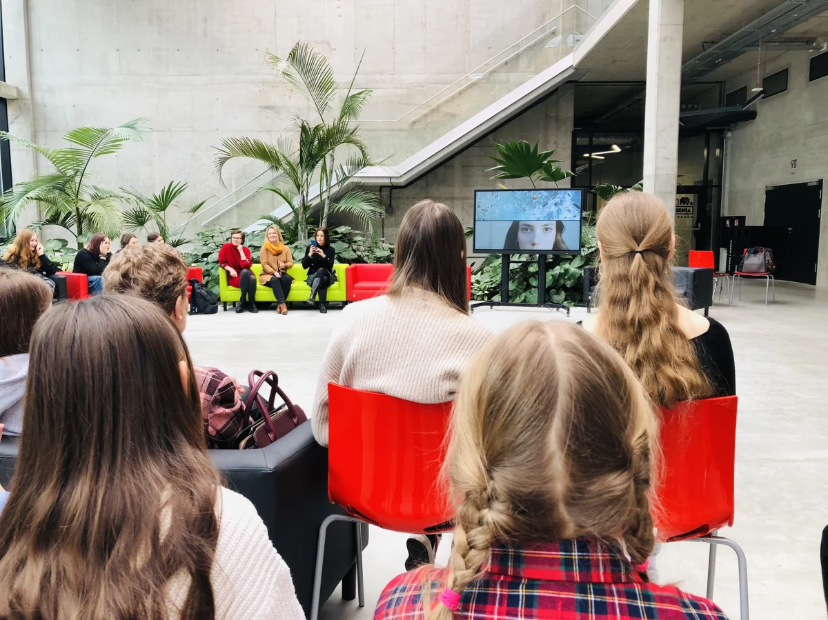 Poznali roślinne jedzenie; przekonali się, że można oszczędzać prąd, a wody do mycia nie potrzeba tak dużo - takie ekologiczne eksperymenty przeprowadzili uczniowie 6 łódzkich szkół w pilotażowym programie edukacyjnym. Ekologię w praktyce podsumowano w filmie, który dziś (20 lutego) pokazano premierowo.