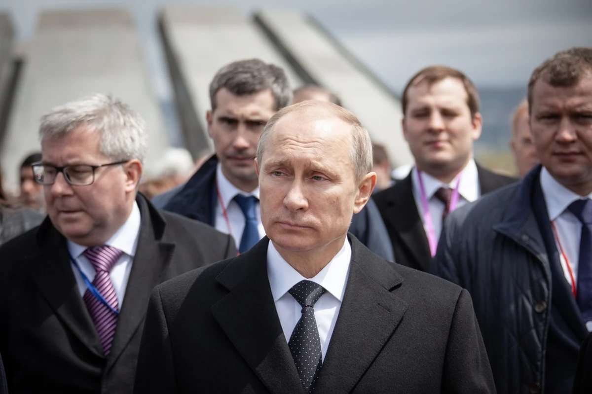 Nie żyje jedyny syn szefa rosyjskiego koncernu petrochemicznego Rosnieft. 35-letni Iwan Sieczin cierpiał na nadciśnienie. Przebywał w swoim domu na podmoskiewskim osiedlu Europa-1, gdy nagle upadł i zaczął się dusić. Pogotowie pojawiło się dopiero po kilku godzinach - za późno. "Dzieci przyjaciół Putina nie dożywają 40. roku życia" - skomentował Leonid Niewzlin, były menadżer koncernu Jukos. To kolejna trudna do wytłumaczenia śmierć w bliskim kręgu władz Kremla.