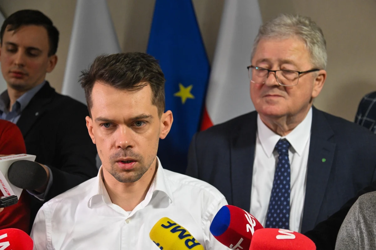 "Piłka jest po stronie Ukrainy. Albo dogadacie się z Polską, albo będziemy musieli wprowadzić kolejne ograniczenia w przywozie ukraińskich towarów" - zapowiedział wiceminister rolnictwa Michał Kołodziejczak. Obecnie do Polski nie można importować pszenicy, kukurydzy, słonecznika i rzepaku. Wszystko dzieje się w kontekście masowych protestów polskich rolników, którzy chcą ograniczyć napływ ukraińskich towarów do Polski.