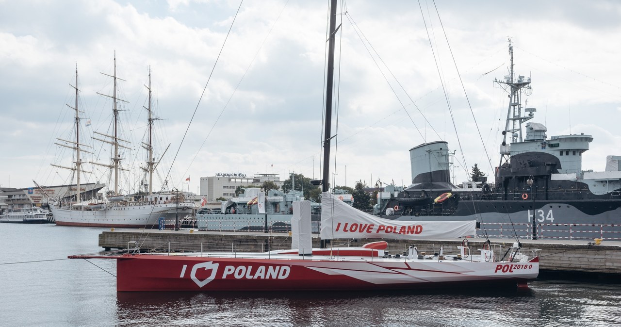 Polska Fundacja Narodowa sprzedała jacht "I love Poland", jeden ze swoich sztandarowych projektów, który miał promować Polskę na całym świecie. Za sterami miał stanąć mistrz olimpijski Mateusz Kusznierewicz. Współpracę jednak zerwano, scenariusz działalności jachtu się zmienił, a po pięciu latach jednostka została sprzedana - transakcja jest owiana tajemnicą. Redakcja GeekWeeka uzyskała od Polskiej Fundacji Narodowej komentarz na temat doniesień o sprzedaży.