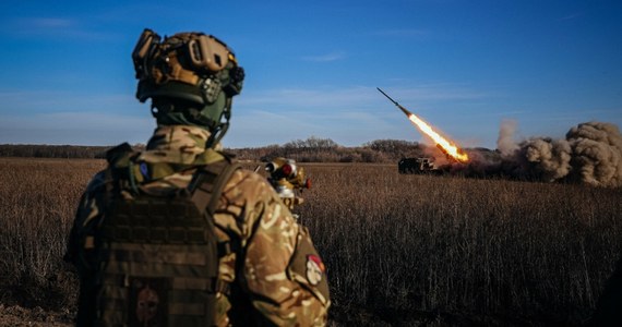 Siły Zbrojne Ukrainy przeprowadziły we wtorek po południu atak rakietowy na rosyjski poligon, na którym zebrali się żołnierze z jednostki strzelców zmotoryzowanych z Kraju Zabajkalskiego. Z różnych źródeł wynika, że życie straciło co najmniej 60 osób.