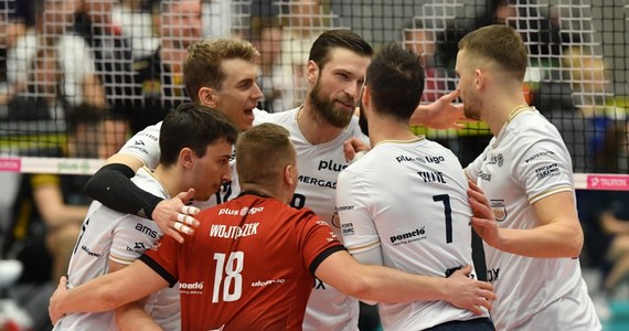 Siatkarze Projektu Warszawa dziś rozpoczną dwumecz z włoskim Vero Volley Monza. To ostatni rywal na drodze do zwycięstwa w Pucharze Challenge. Trudno jest wskazać faworyta tych spotkań. Na parkiecie spotkają się czołowe zespoły z dwóch najlepszych siatkarskich lig świata. 