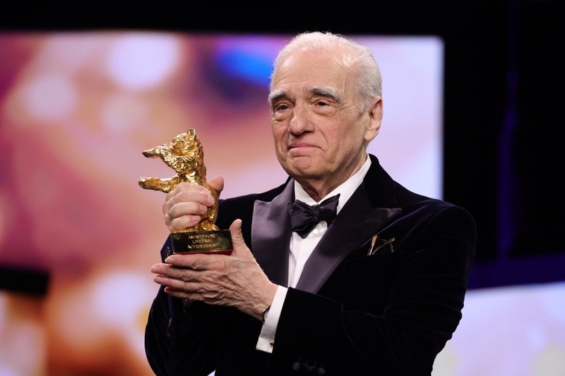 Martin Scorsese, legendarny hollywoodzki reżyser, scenarzysta i producent filmowy, odebrał Honorowego Złotego Niedźwiedzia za całokształt twórczości. Uroczystość odbyła się we wtorek, 20 lutego, wieczorem podczas 74. edycji festiwalu Berlinale. "Fascynująca w sztuce jest magia odkrywania wciąż czegoś nowego. A kino jest sztuką" - powiedział twórca.