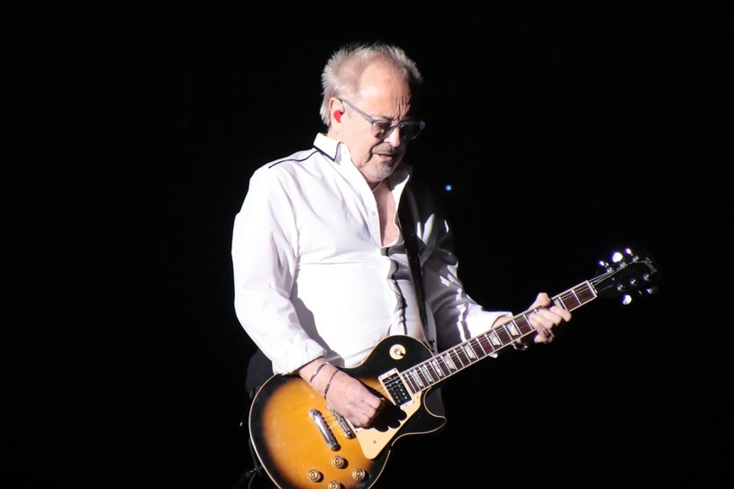 Mick Jones, gitarzysta i lider zespołu Foreigner, przekazał, że jest nieuleczalnie chory. U muzyka zdiagnozowano kilka lat temu chorobę Parkinsona. Rockman przekazał do mediów oświadczenie w tej sprawie