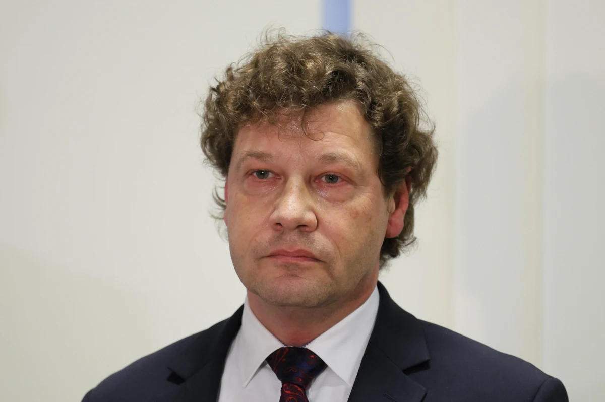 Prezes Sądu Apelacyjnego w Warszawie Piotr Schab może zostać odwołany - poinformowało Ministerstwo Sprawiedliwości. Jak przekazano, "podstawę obecnej decyzji ministra o odwołaniu Piotra Schaba z funkcji Prezesa Sądu Apelacyjnego w Warszawie" stanowią zapisy ustawy o ustroju sądów powszechnych. W wyjaśnieniu resort podał, że do decyzji o odwołaniu może dojść "m.in. w przypadku, gdy dalszego pełnienia funkcji nie da się pogodzić z innych powodów z dobrem wymiaru sprawiedliwości". 