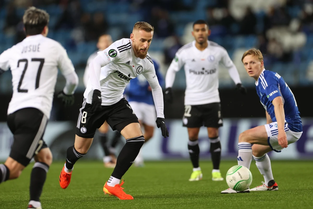 W czwartek wieczorem piłkarze Legii Warszawa podejmą Molde FK w rewanżowym meczu barażowym o awans do 1/8 finału Ligi Konferencji. Tydzień temu w Norwegii przegrali 2:3.