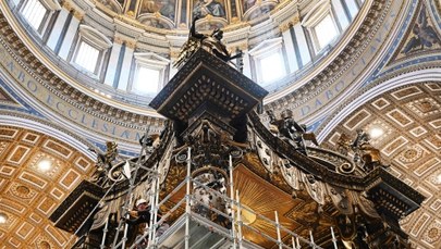 Watykan: Ruszyła konserwacja słynnego baldachimu