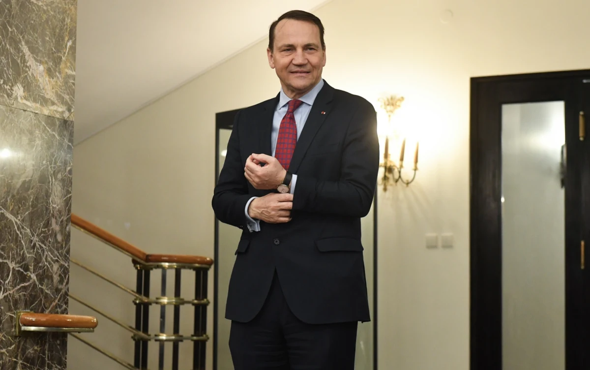 ​Minister spraw zagranicznych Radosław Sikorski rozpoczyna wizytę w Stanach Zjednoczonych. Oprócz rozmów o polsko-amerykańskich relacjach szef polskiej dyplomacji będzie też przekonywał do dalszego wspierania Ukrainy. Szef MSZ najpierw odwiedzi Nowy Jork i siedzibę ONZ, a potem Waszyngton i m.in. Departament Stanu.