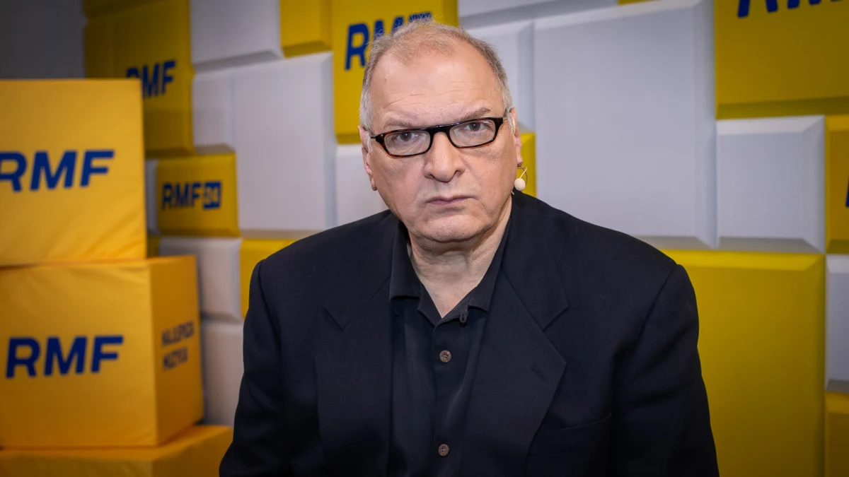 "Władimir Putin już czekać nie może. Po pierwsze, to była niedokończona sprawa sprzed czterech lat. W kalendarzu Putina Nawalny powinien być już dawno martwy, a on żył do tej pory. Przebywał w bardzo ciężkich warunkach w więzieniu, o tym trzeba pamiętać. Jego nie tylko zamknęli w więzieniu i tam trzymali. Zamknęli go w wyjątkowo trudnych warunkach" - mówił w Porannej rozmowie w RMF FM rosyjski historyk i pisarz Jurij Felsztinski. W ten sposób odpowiedział na pytanie, po co Putinowi śmierć Nawalnego teraz, na miesiąc przed wyborami.