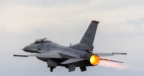 Jak Kijów otrzyma już myśliwce wielozadaniowe F-16, będzie mógł wykorzystywać je do uderzania w cele na terytorium Rosji - zapewnił szef NATO Jens Stoltenberg. Dużo wskazuje na to, że pierwsze samoloty bojowe trafią na Ukrainę już latem tego roku.