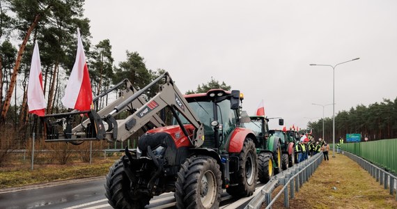 Czwartek to kolejny dzień rolniczych protestów na drogach. Oznacza to spore utrudnienia dla kierowców w wielu regionach. Problemy z przejazdem występują m.in. na Pomorzu, na trasie Poznań - Wrocław czy w pobliżu granicy z Ukrainą. 