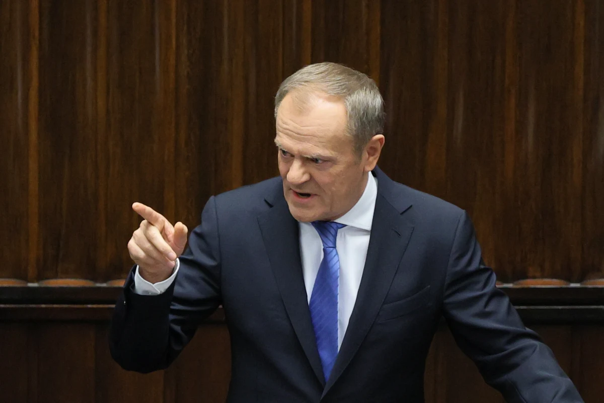 Premier bronił dzisiaj ministra sprawiedliwości Adama Bodnara podczas debaty nad wotum nieufności. Donald Tusk podkreślił, że Bodnar tak naprawdę obrony nie wymaga, bo właśnie dzięki szefowi resortu sprawiedliwości, odblokowane zostaną środki z KPO. Tu premier niespodziewanie poinformował, że dobre wieści z Brukseli nadejdą już jutro.