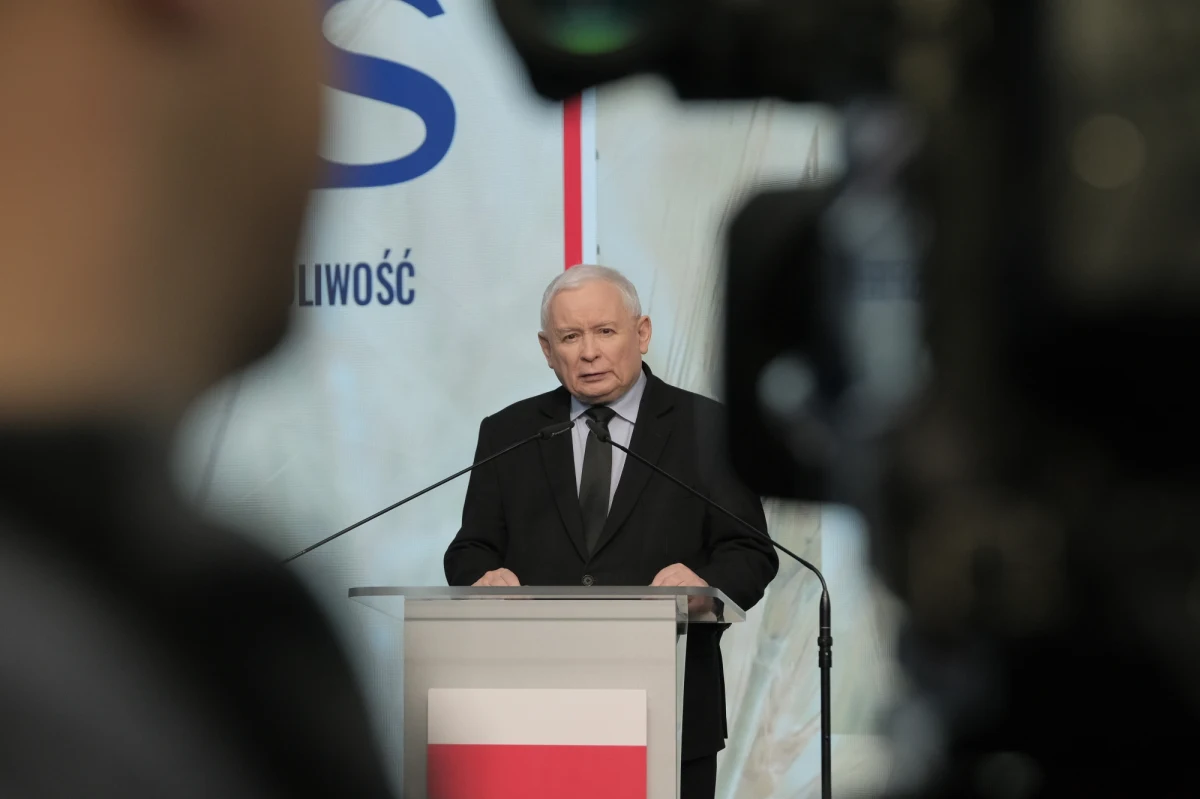 Jarosław Kaczyński 15 marca zostanie przesłuchany przed komisją śledczą ds. Pegasusa. Taką informację przekazała przewodnicząca komisji Magdalena Sroka (PSL-TD). "Prezes PiS musi opowiedzieć, czy podejmował świadomie decyzje o zakupie tego systemu" - powiedziała.