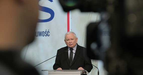 Jarosław Kaczyński 15 marca zostanie przesłuchany przed komisją śledczą ds. Pegasusa. Taką informację przekazała przewodnicząca komisji Magdalena Sroka (PSL-TD). "Prezes PiS musi opowiedzieć, czy podejmował świadomie decyzje o zakupie tego systemu" - powiedziała.
