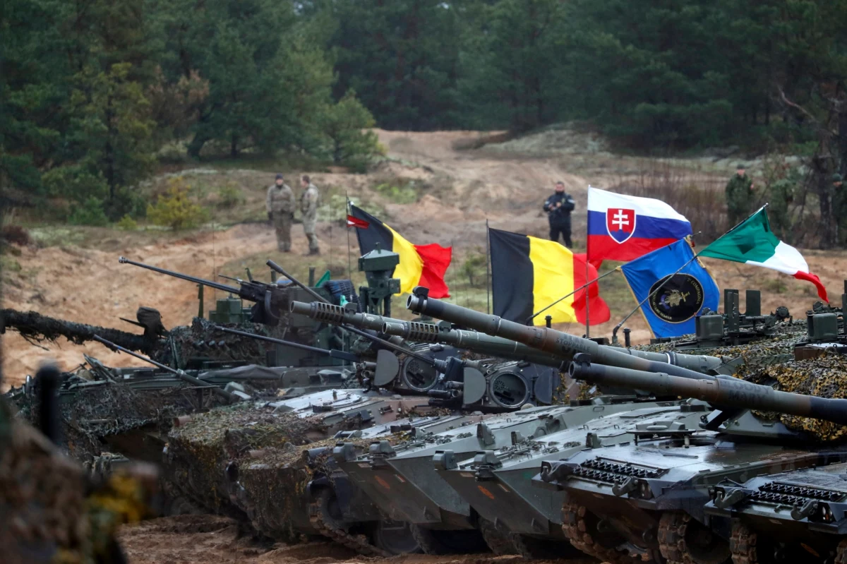 Norweg Jens Stoltenberg, który jest sekretarzem generalnym NATO od 2014 roku, ma wkrótce ustąpić ze stanowiska. Jego druga kadencja kończy się we wrześniu 2024 roku. Była ona wydłużona z powodu rosyjskiej napaści na Ukrainę i braku konsensusu między państwami członkowskimi co do jego następcy. Następca Stoltenberga zmierzy się z trudnymi decyzjami, które mogą wpłynąć na bezpieczeństwo nie tylko Sojuszu czy Europy, ale i świata.