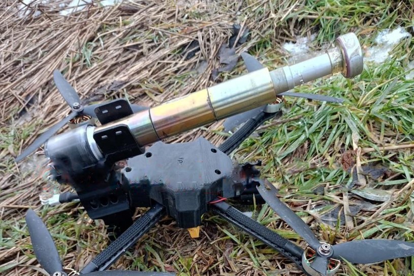 Rosyjskie źródła poinformowały, że armia Kremla zaczęła używać w Ukrainie nowej broni. To drony FPV wyposażone w amunicję Granat-KOBE z głowicą penetrującą HE-Frag.