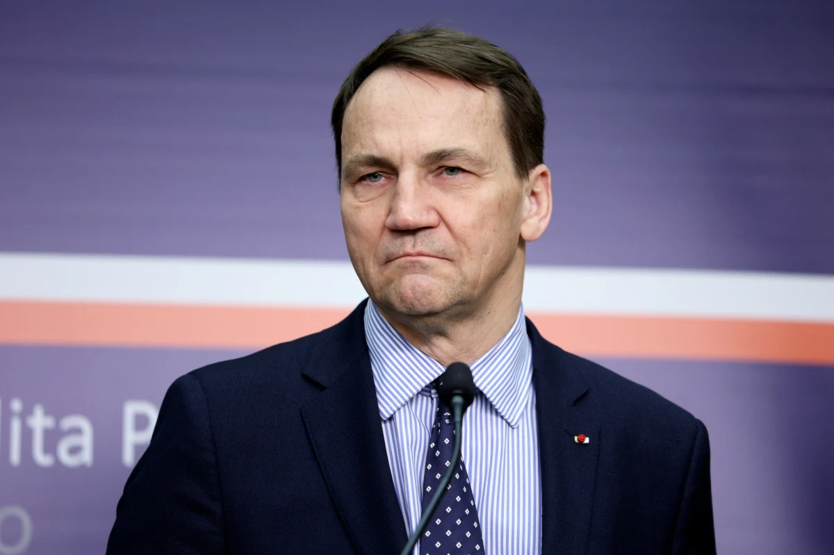 "Za sprawą rosyjskiej agresji zaminowany został obszar niemal 1/3 Ukrainy, jest to równe terytorium Holandii, Belgii, Słowenii i Austrii razem wziętych" - przekazał w siedzibie ONZ w Nowym Jorku szef MSZ Radosław Sikorski. Minister wystąpił w trakcie wydarzenia organizowanego przez Rzym i Kijów na temat rozminowywania Ukrainy. Podczas przemówienia zwrócił uwagę na gigantyczną skalę problemu i szersze skutki zaminowania terytorium Ukrainy, m.in. dla bezpieczeństwa żywnościowego.