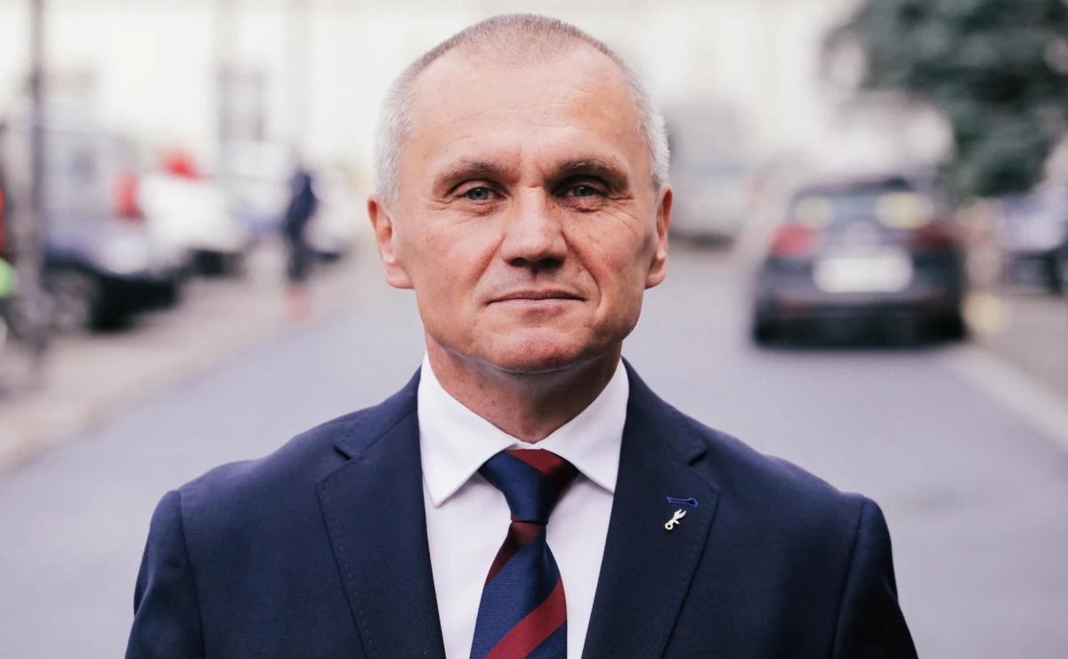 "To, co nam najbardziej zagraża w perspektywie 3-5 lat, to są działania o charakterze hybrydowym czy jakieś rakiety manewrujące, które mogą niby zabłąkać się w Polsce" - mówił w Rozmowie o 7:00 w Radiu RMF24 gen. Roman Polko - były dowódca GROM-u. "Widać wyraźnie, że Putin lubi prowokować, ale nie ma zdolności do prowadzenia masywnej operacji lądowej w krajach NATO" - ocenił. 